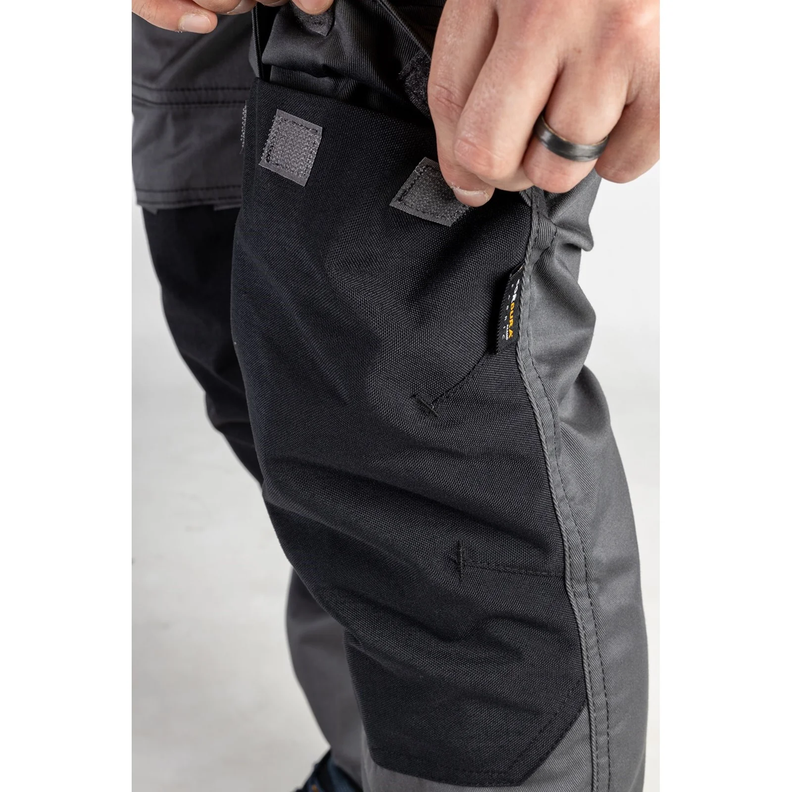 Essentials Stretch Knee Pocket - Image 8